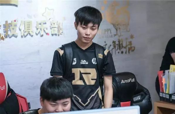 泳池救生：意大利队首日揽4金暂列金牌榜第一