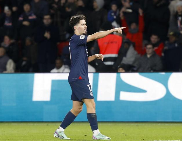 还为队友创 还为队友创